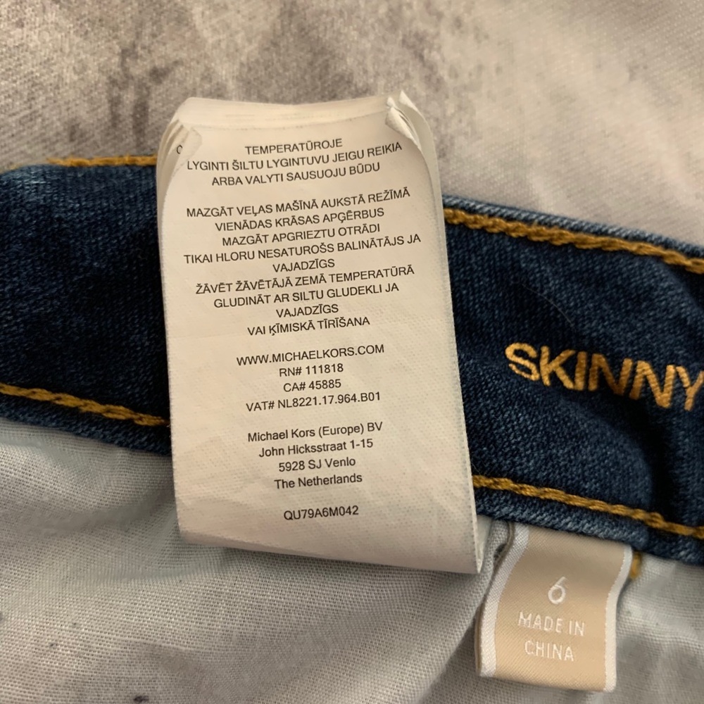 Michael Kors Dark Wash Skinny Jeans - 6 - Picture 9 of 10